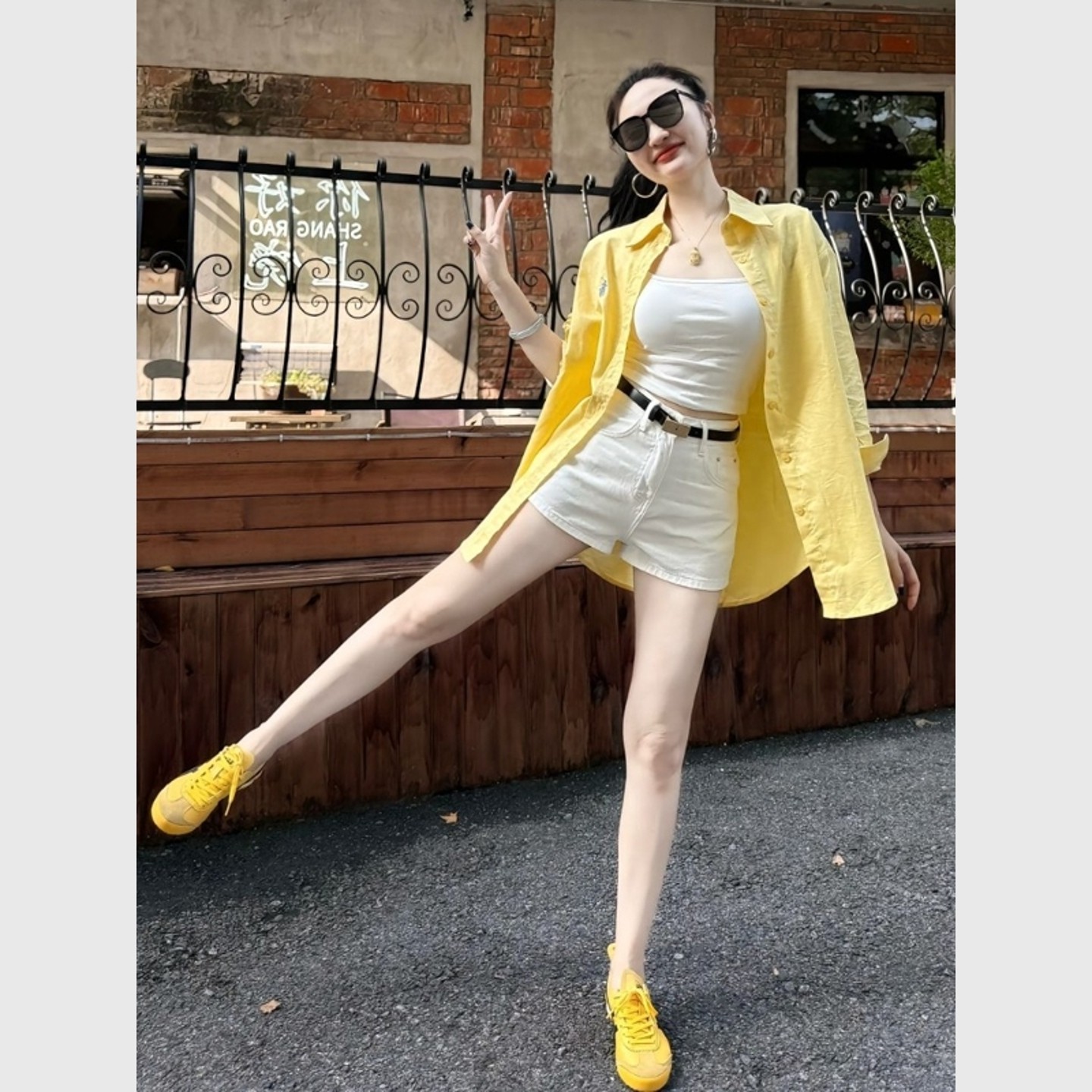 黄色防晒衬衫外套薄款2025轻奢高级感夏日多巴胺宽松慵懒感上衣女