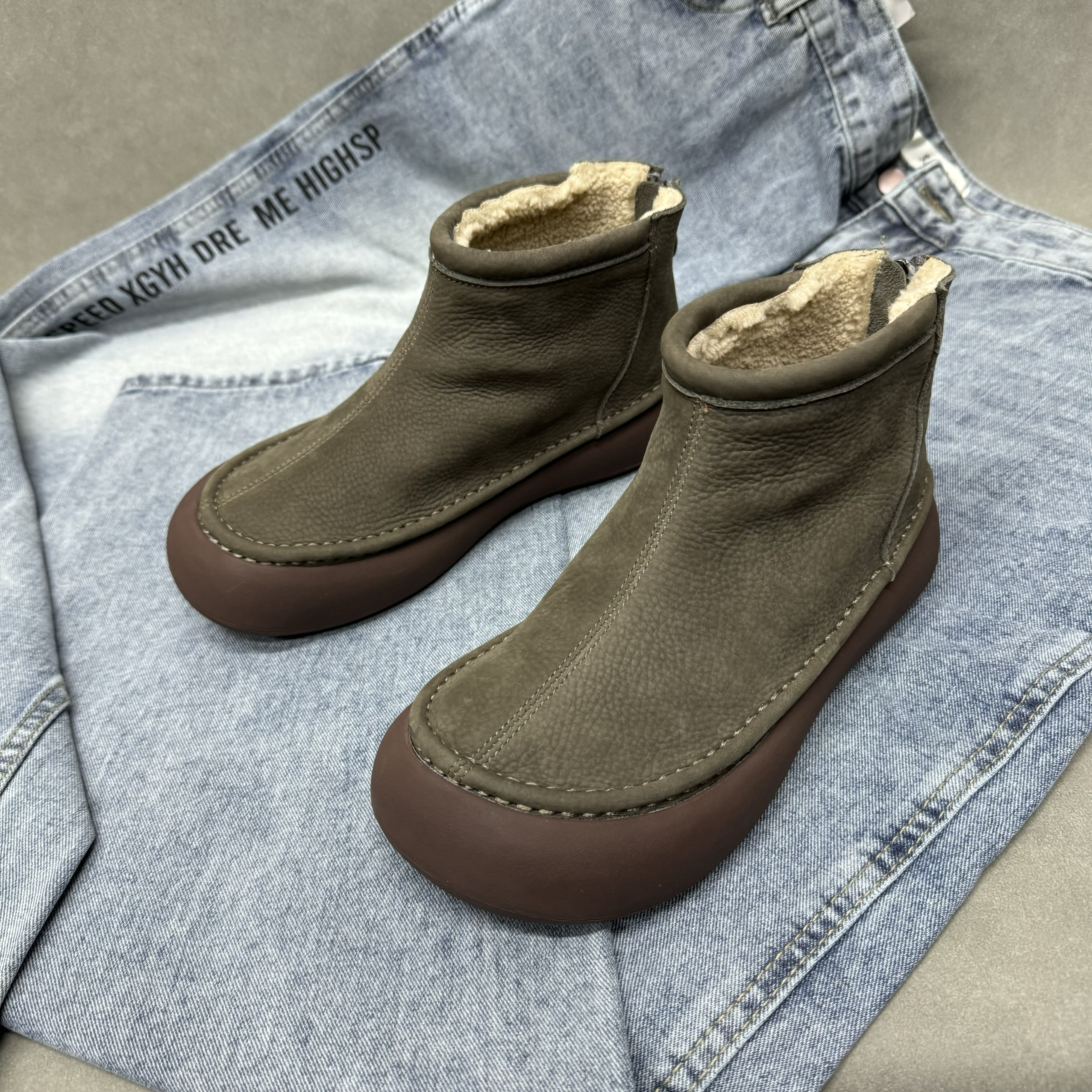 复古磨砂皮短靴2024新款秋冬小众增高短筒马丁靴休闲防滑厚底棉鞋