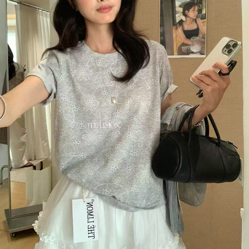 2026夏款女短袖宽松休闲小众刺绣学院风半袖镂空绣花t恤上衣女装