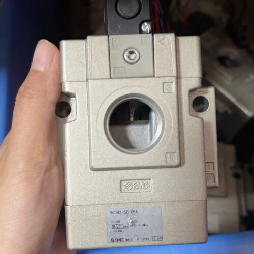 议价电磁阀VG342-5G-06A带线圈接口可维修