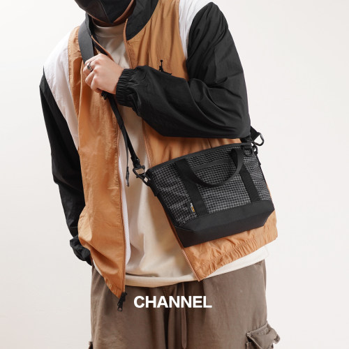 考度拉弹道尼龙格纹斜挎手机包