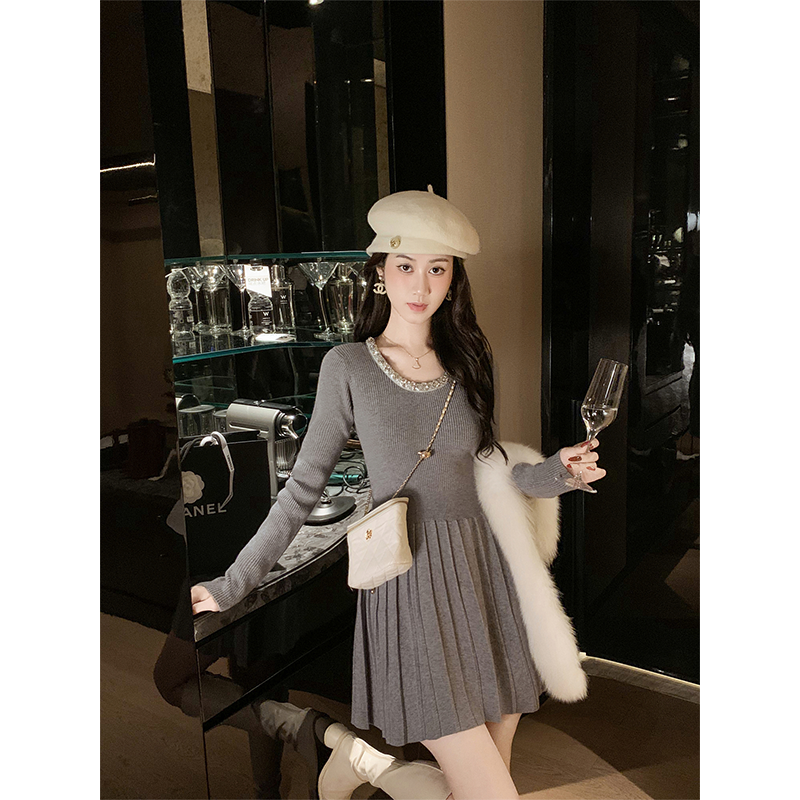 鱼兔子的兔子内搭法式修身连衣裙