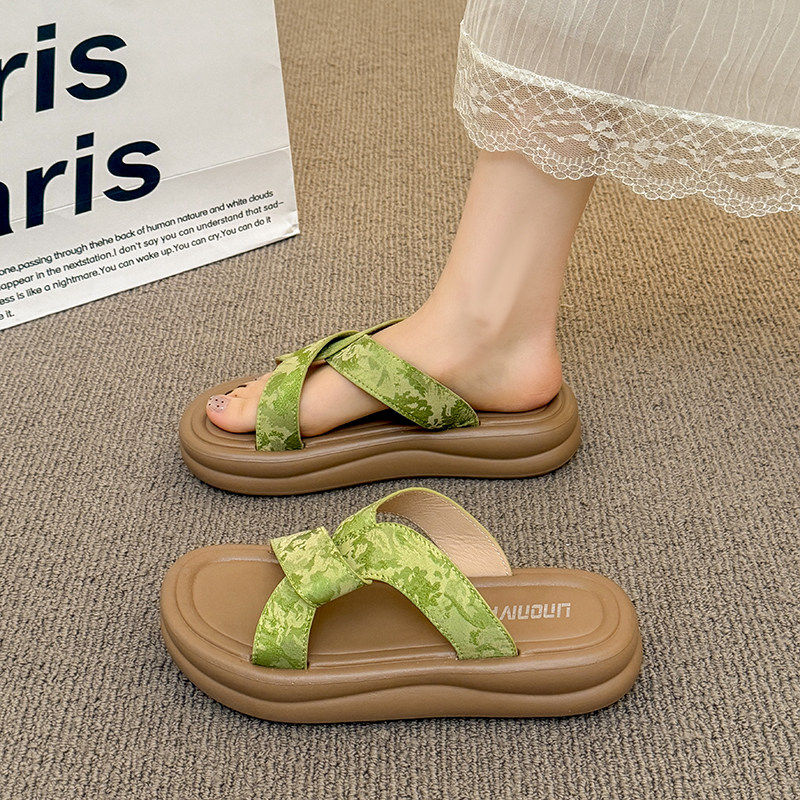 网红森系配裙子厚底交叉凉拖鞋女夏季外穿时尚高级感一字拖沙滩鞋