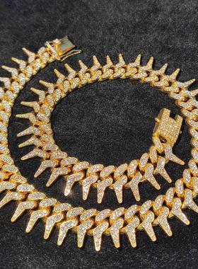 源头高质奇怪状嘻哈单边荆刺梳子形状大金链古品巴链项链厂形家销