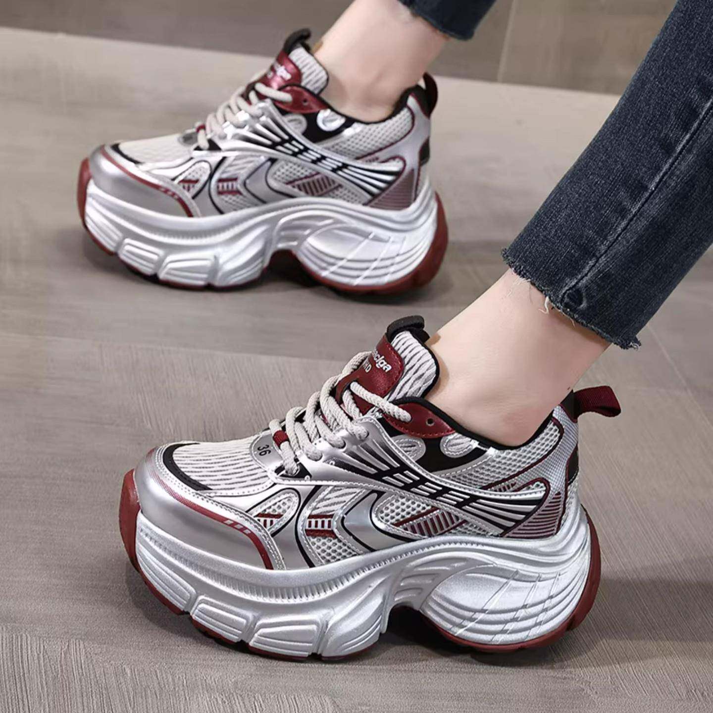 QVU~品牌专柜！厚底休闲运动鞋女早春复古百搭小个子内增高老爹鞋