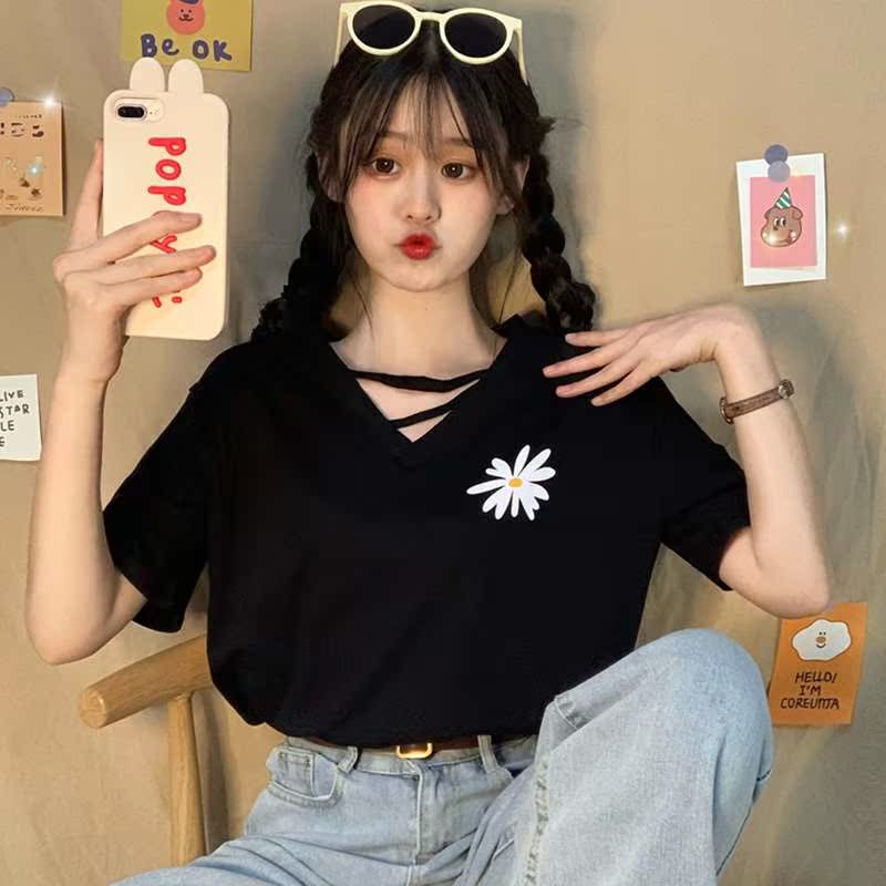 设计感v领挂脖小雏菊网红印花t恤女ins超火宽松韩版黑色短袖上衣|ruв категории плесень играть/Аниме/вокруг/cos/настольные игры, Косплей одежды/реквизит/услуги, Косплей женской одежды - от Buy2taobao.com для оказания профессиональной услуги покупки агента Taobao