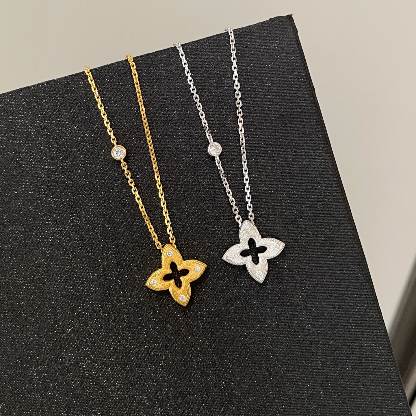 复古宫廷风|高级感金色镂空四叶草项链女925银轻奢古法拉丝工艺