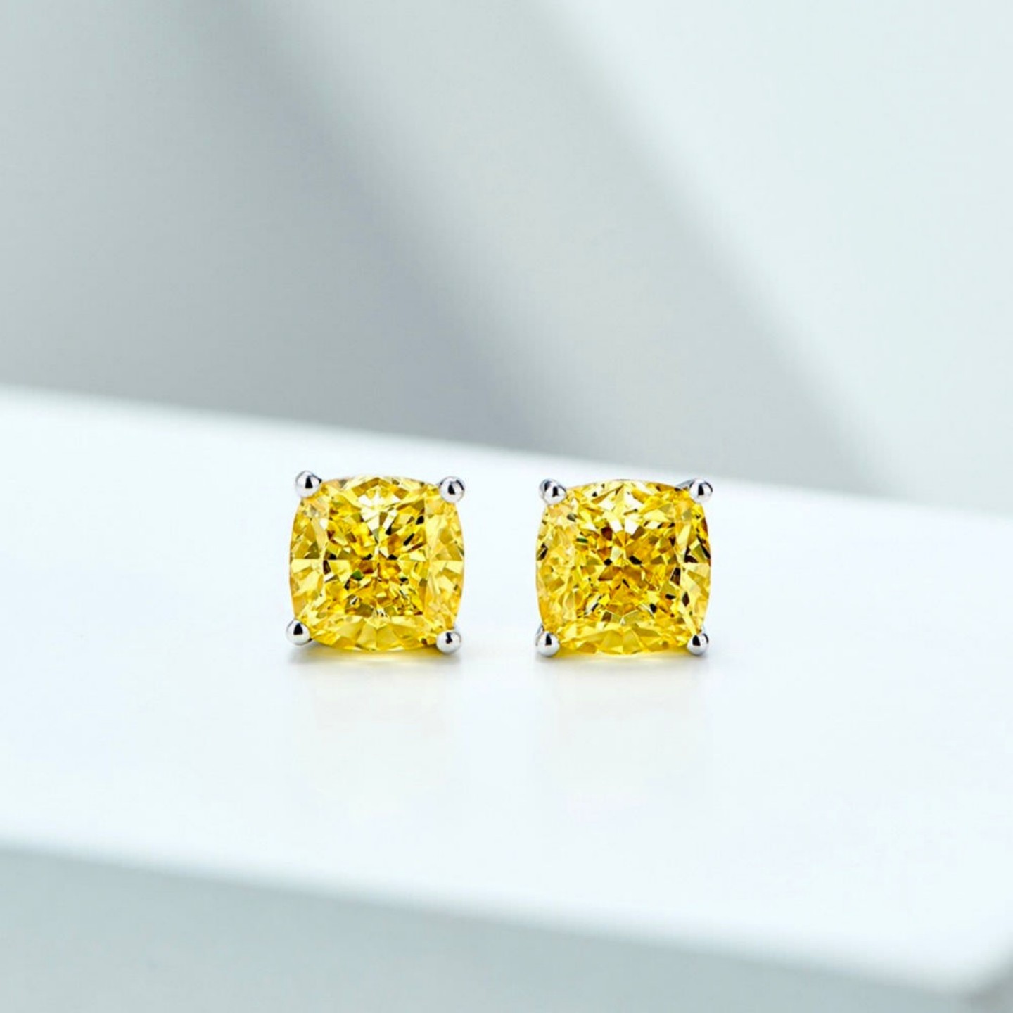 鹅黄小方糖|超闪1克拉四爪枕形肥方黄色仿真钻石耳钉耳环女925银