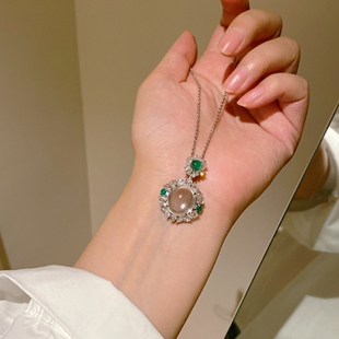 新中式荧光绿玉髓间色围镶冰种水沫玉蛋面项链女925纯银轻奢高级
