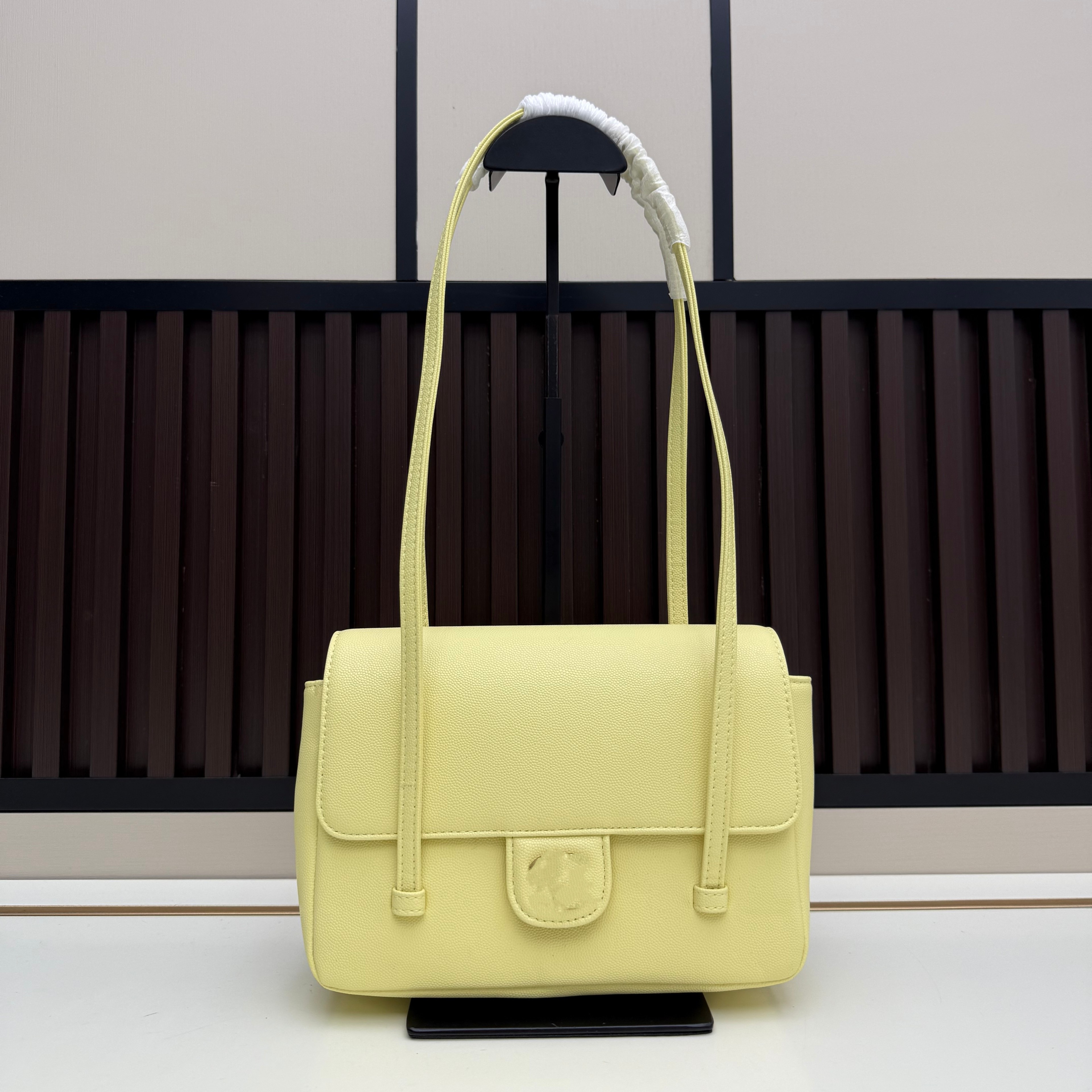 新款马卡龙小口盖腋下包简约牛皮中古长柄单肩包明星同款小方包潮