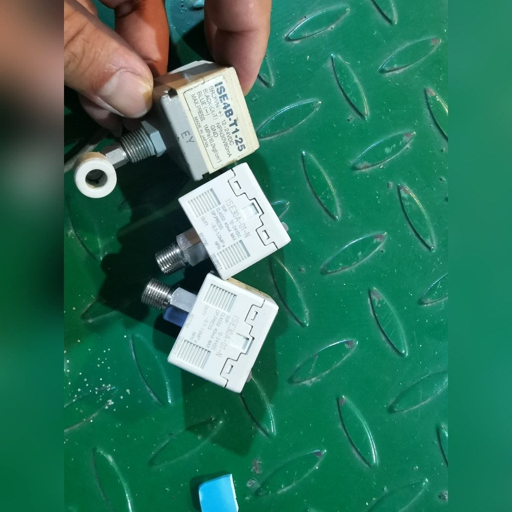 SMC数显压力表ISE4-T1-25 ISE30A-01-N 议价
