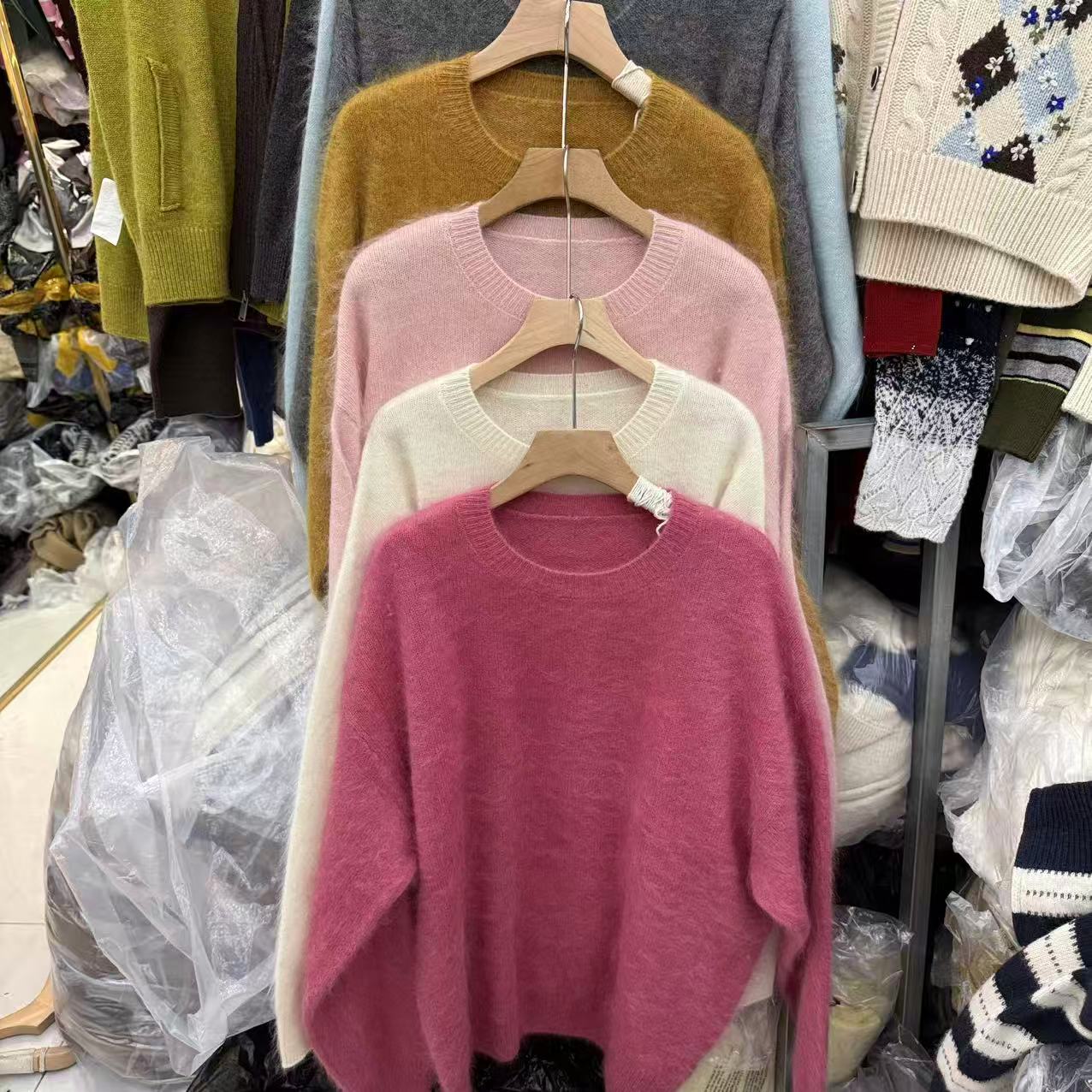 欧洲站2025秋冬款圆领纯色简约软糯舒适百搭超细羊毛针织女毛衣