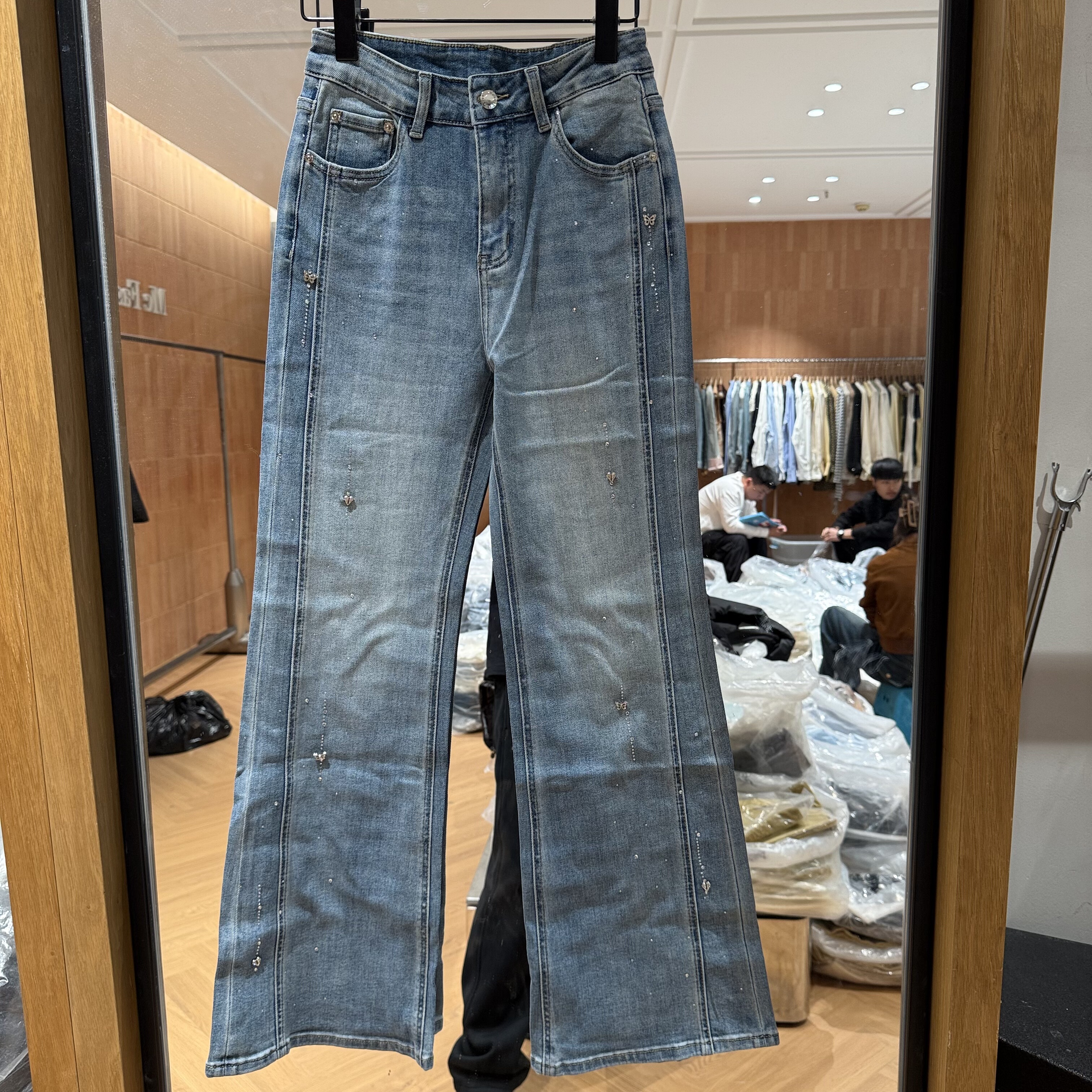 欧洲站2026春季新款欧货显瘦侧边蝴蝶钻钻设计感微喇牛仔裤女