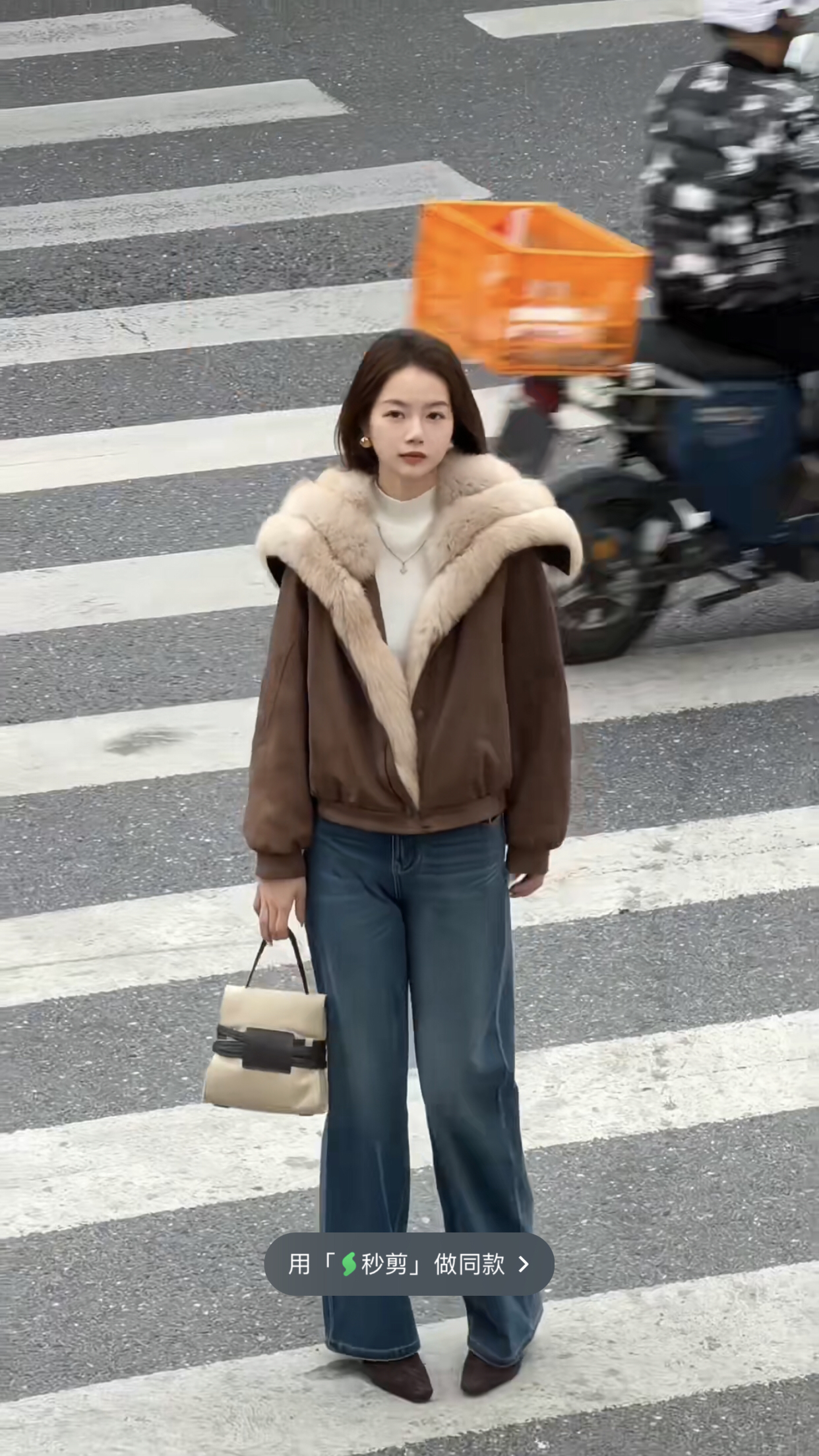 欧洲站2025冬新时尚连帽显瘦披肩大毛领加厚保暖羽绒服外套5718