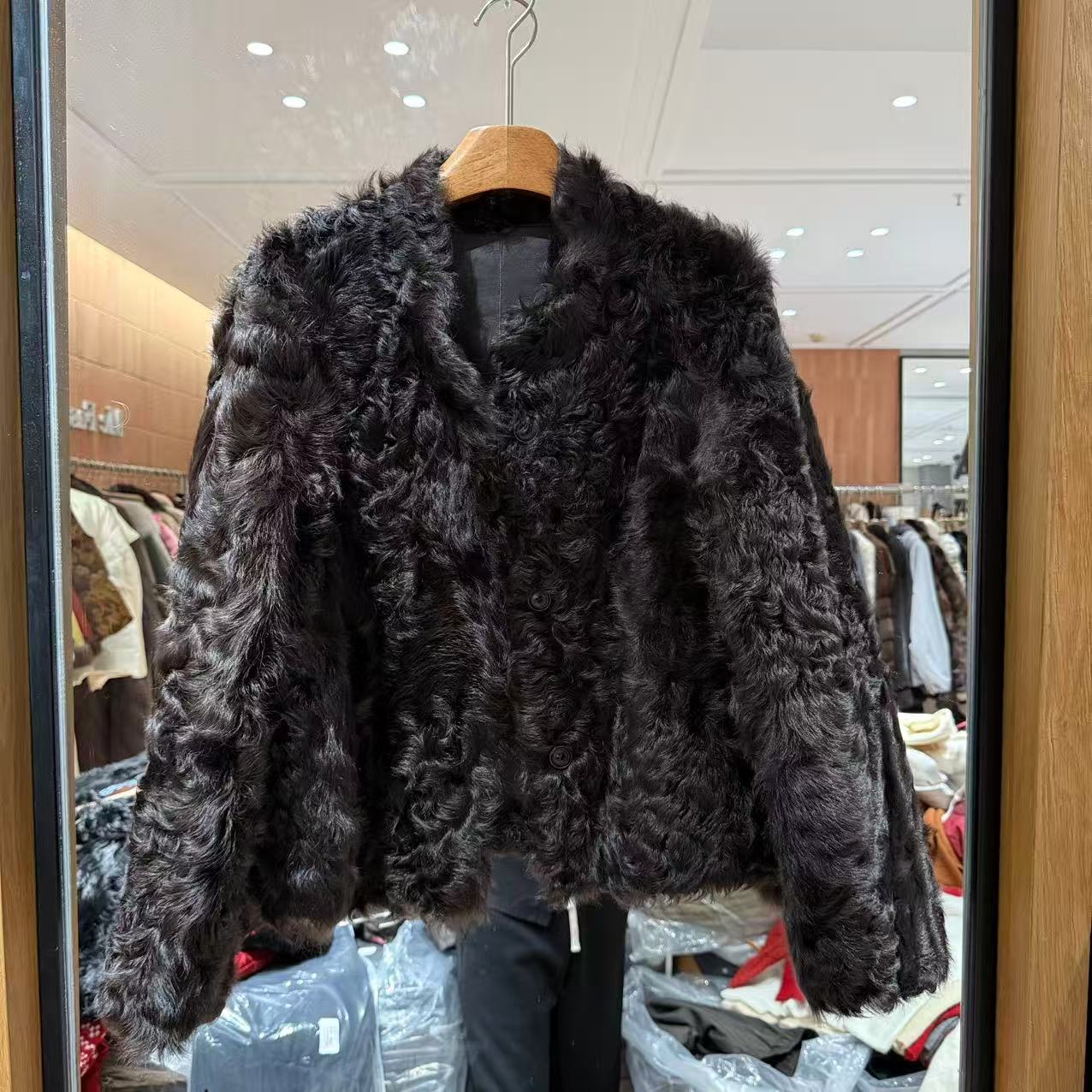 欧洲站2025冬新立体皮毛一体拼接绵羊皮两面穿高端气质皮衣潮8667