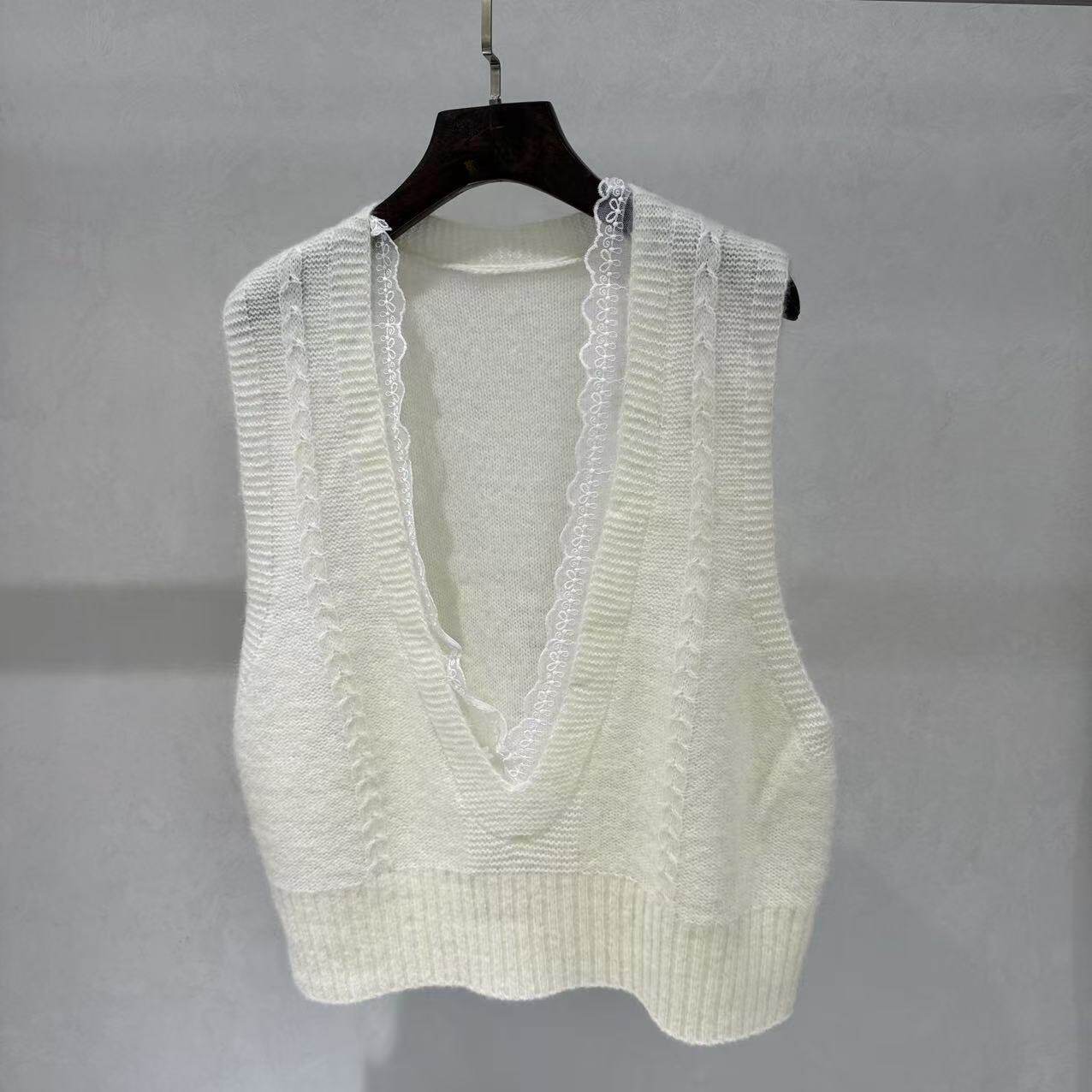 欧洲站2025早新秋款欧货法式深V拼蕾丝花边韩系减龄叠穿针织马甲