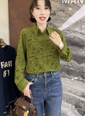 曼曼家2025冬新款时尚翻领单排扣蕾丝衫减龄高级感腰果花上衣8345