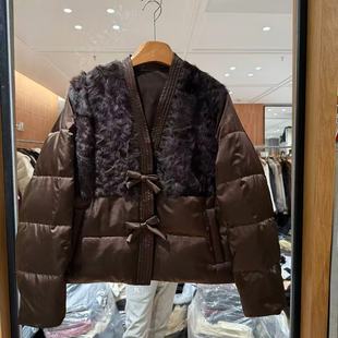 欧洲站2025冬新时尚V领象羔毛拼接人丝蝴蝶结扣保暖鹅绒外套25082