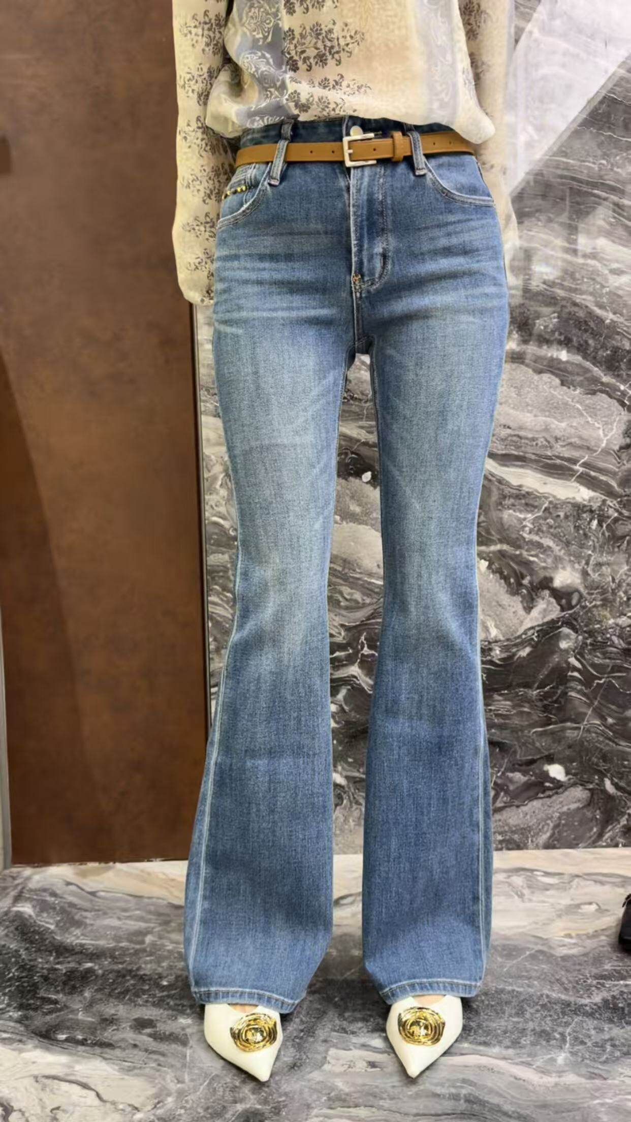 欧洲站2026春新款欧货高腰提臀修身百搭微喇叭牛仔裤女搭配腰带