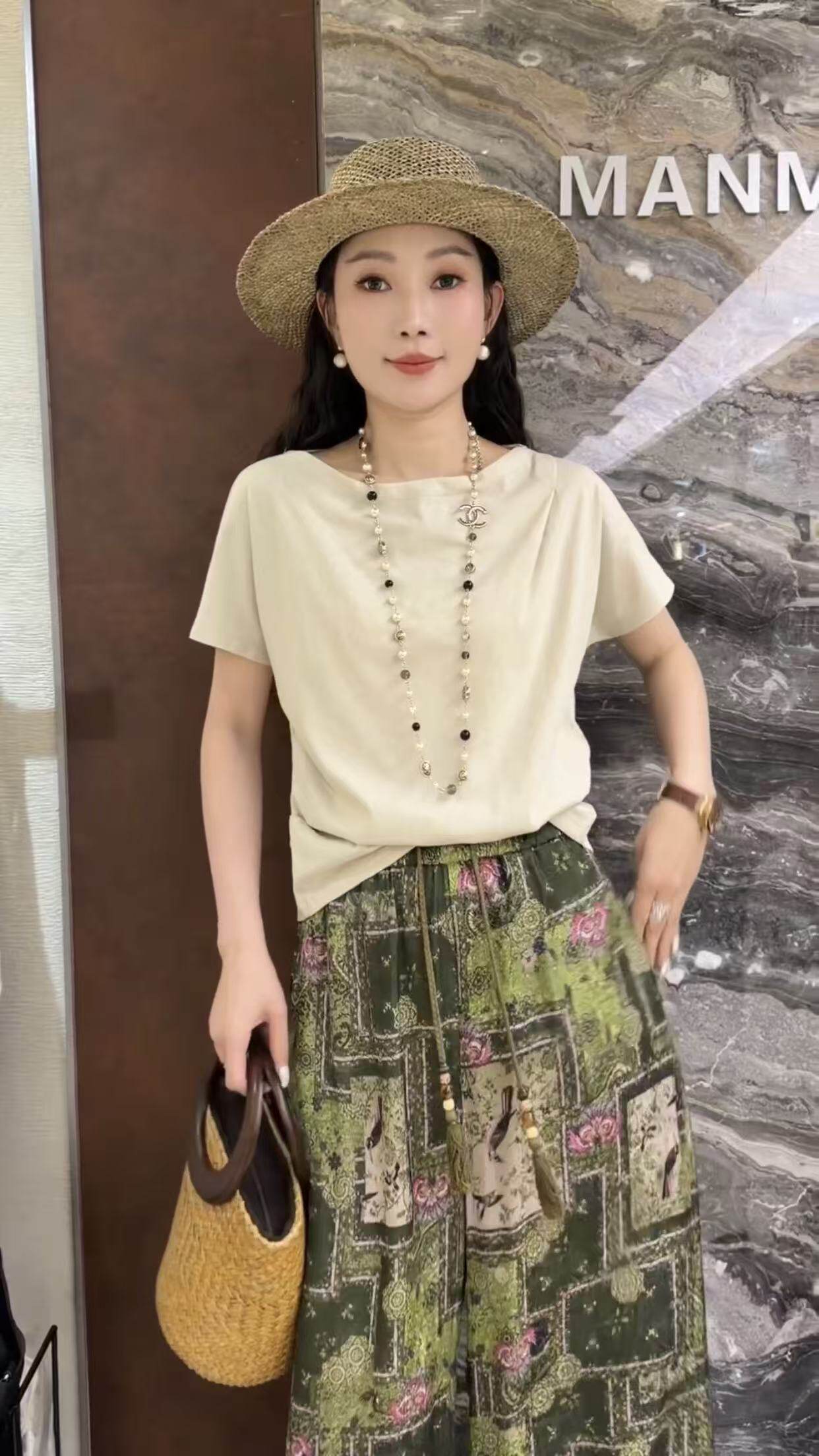 曼曼家2026夏季新款欧货后背镂空蕾丝开叉设计感独特洋气短袖上衣