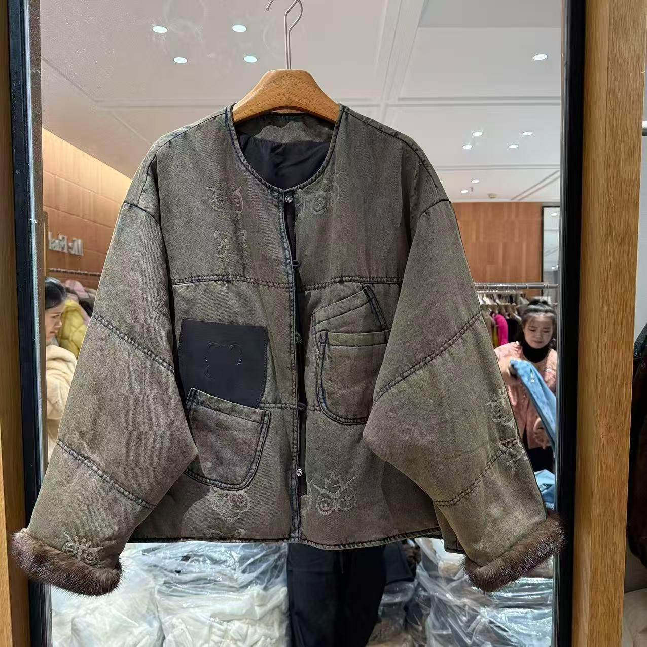 欧洲站2025冬新圆领提花水貂毛袖口真皮口袋牛仔鹅绒羽绒服86772,女装/女士精品,羽绒服,淘宝优惠券,粉丝福利购,淘宝优惠卷