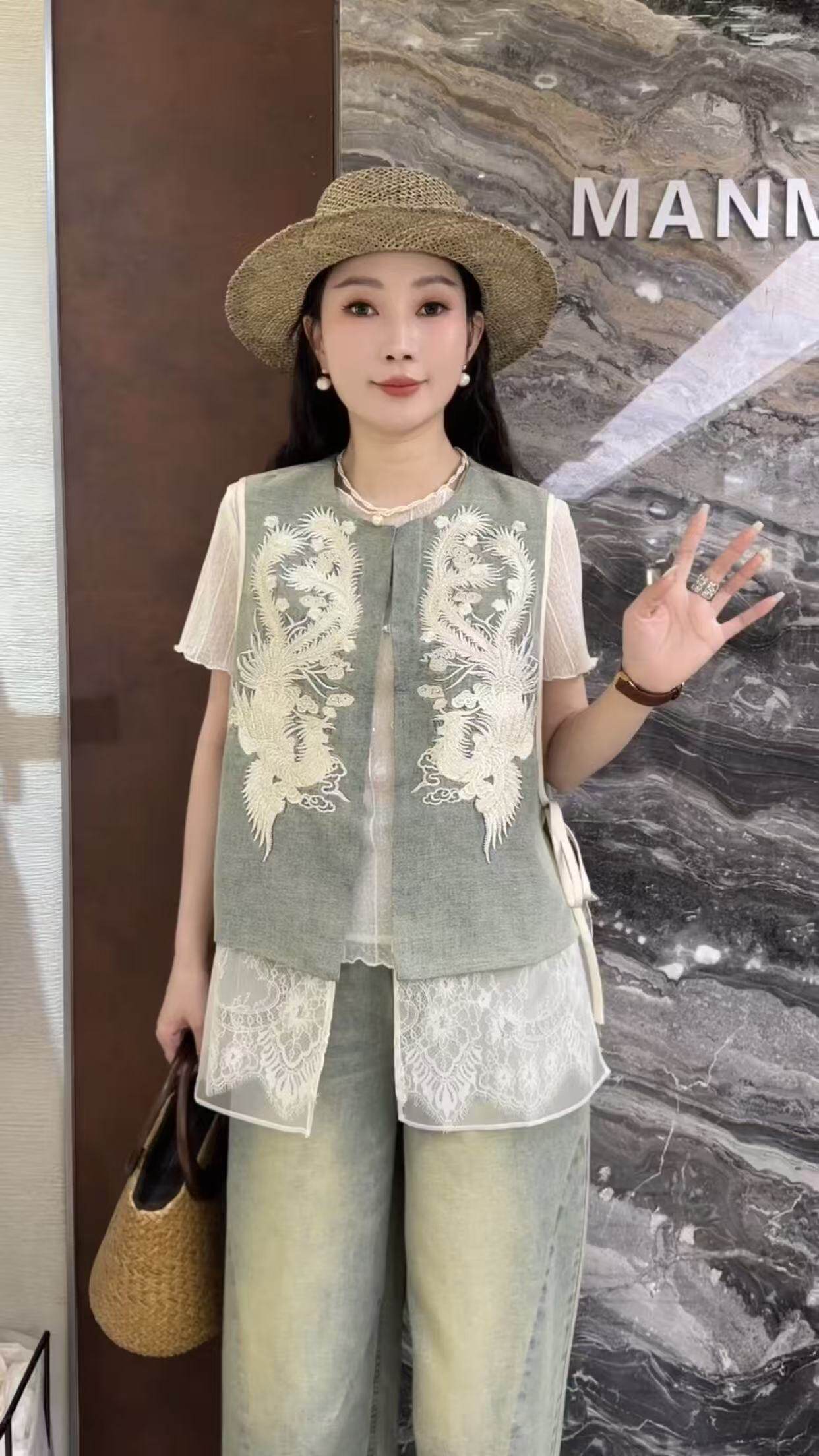 曼曼家2026夏季新款欧货重工刺绣纱边高级感开衫马甲+牛仔裤套装