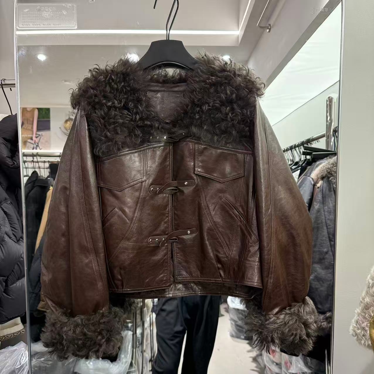 欧洲站2025冬新款圆领拼接卷卷毛领油蜡皮宽松百搭鹅绒外套88101