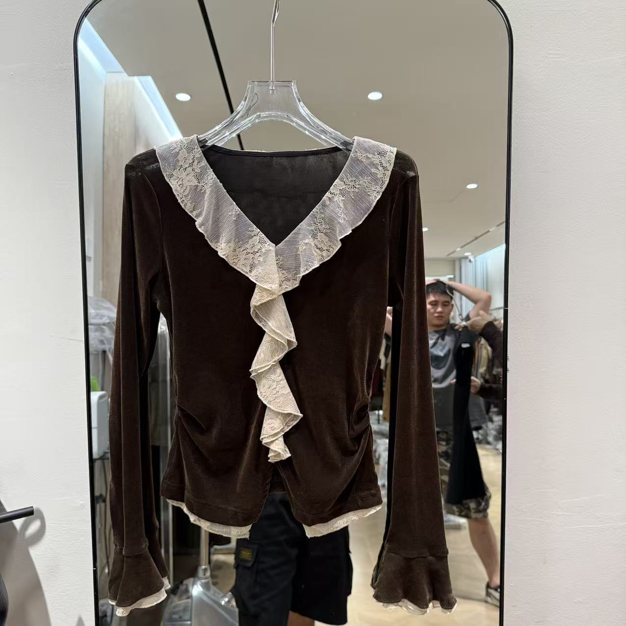欧洲站2026早秋新款欧货时尚V领蕾丝拼接甜美丝绒上衣女潮16836