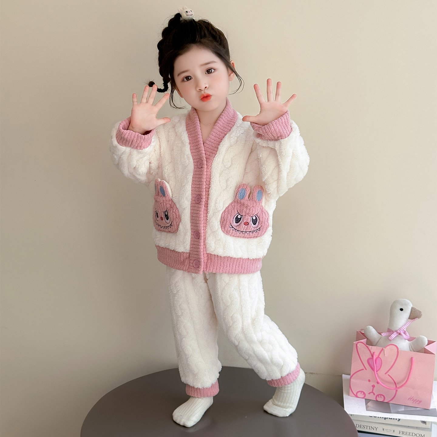 女童睡衣冬季儿童珊瑚绒家居服加厚套装女孩宝宝拉布布保暖睡衣冬