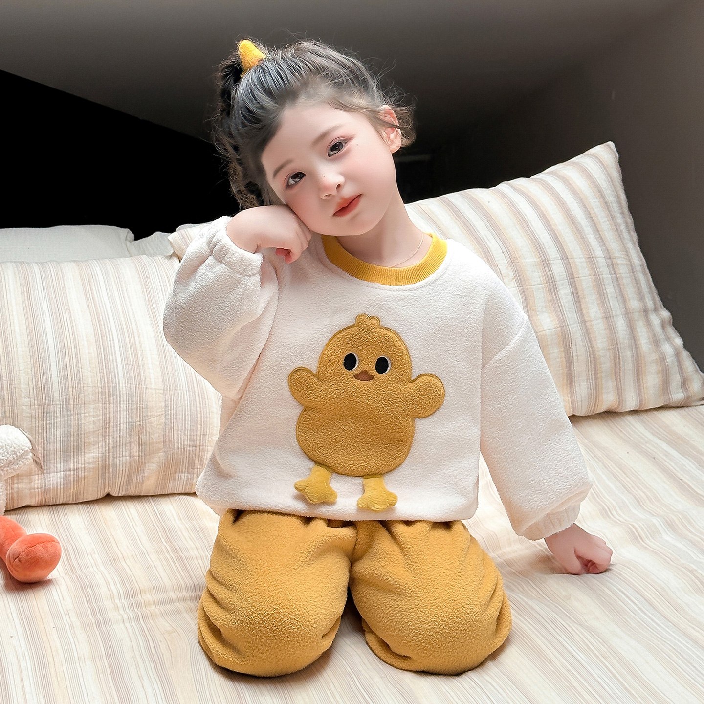 女童奥粒绒睡衣冬季加厚保暖儿童卡通小鸡套头家居服套装宝宝衣服