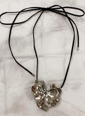 欧美小众金属立体花朵项链个性辣妹百搭黑色皮质项圈花瓣锁骨链
