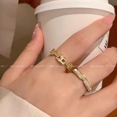 慵懒假日~轻奢闪钻字母叠戴戒指女小众设计感ins高级感指环可调节