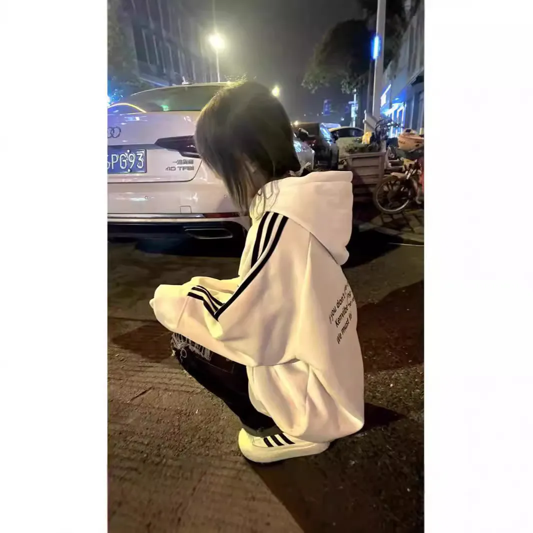 国潮牌2025早秋白色卫衣女春秋薄款新款美式拼接三条杆连帽oversi