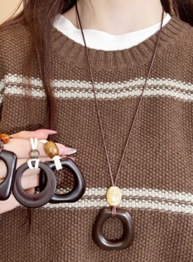 秋冬复古不规则圆环木质吊坠项链小众设计高级百搭长款毛衣链配饰