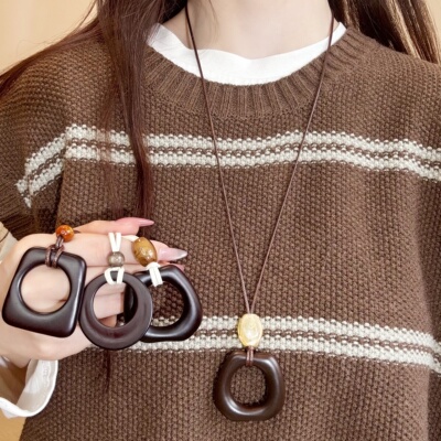 秋冬复古不规则木质圆环毛衣链
