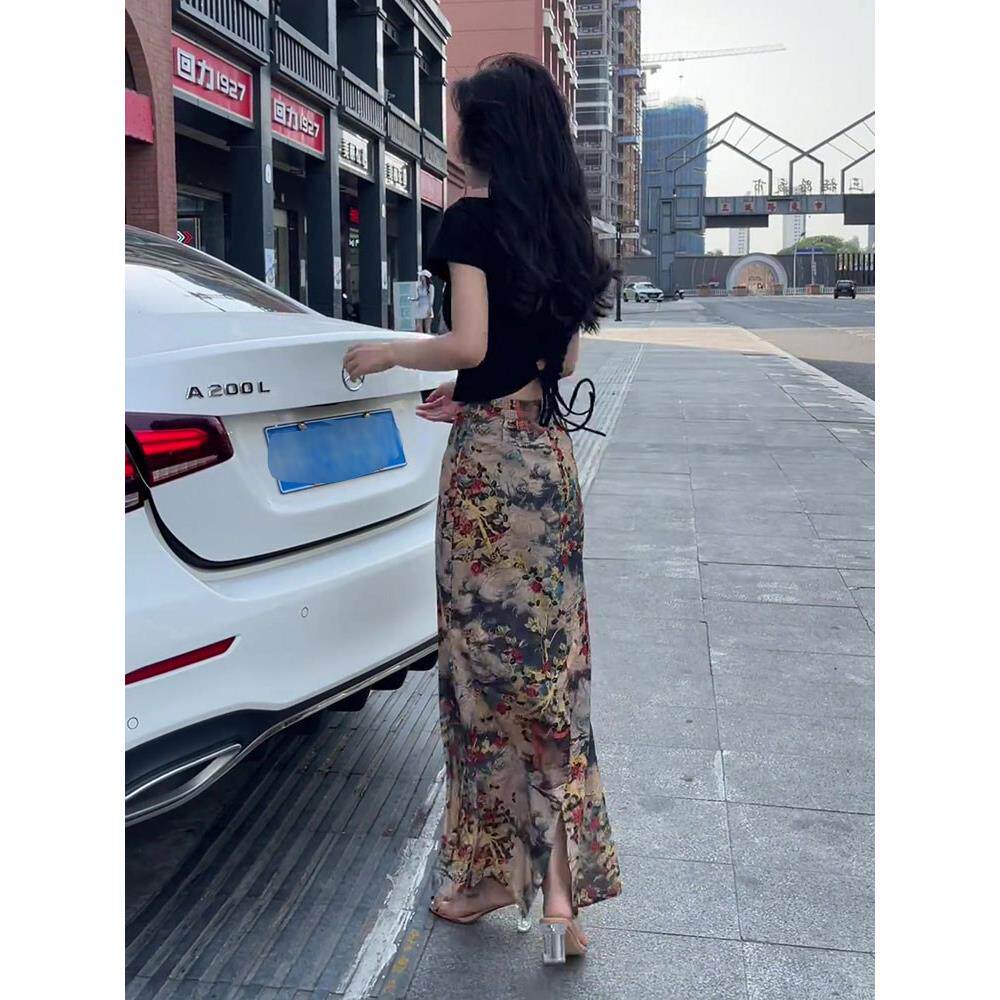 碎花高腰半身裙女2025新款春夏季薄款垂坠感显瘦后开叉包臀长裙子