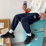 深蓝色