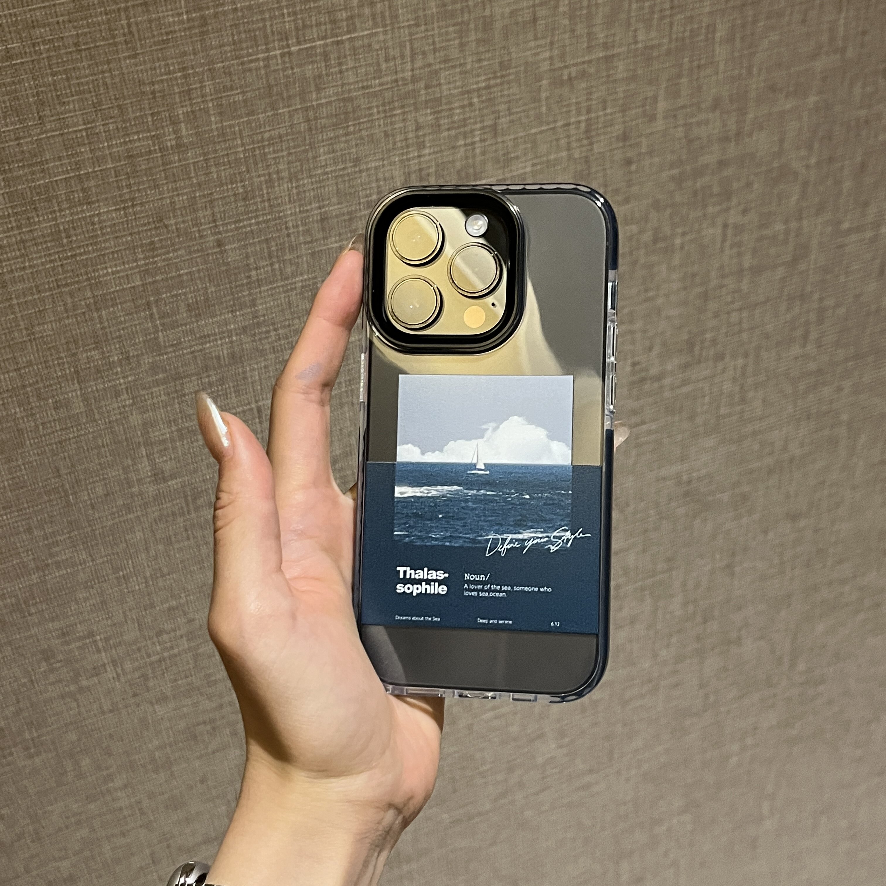 原创个性风景海浪帆船适用于苹果15promax手机壳iPhone15个性14pro创意小众11透明x防摔12硅胶14高级感保护壳属于什么档次？