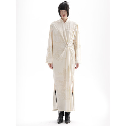 APOZi collection/镜水浮金/新中式扭结丝绒旗袍裙低开叉国风长裙