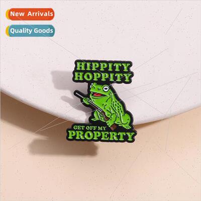 Cute animal brooch lifting submachine gun small frog shape a