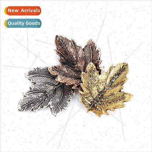 mple vintage three-color maple leaf brooch Christmas brooch