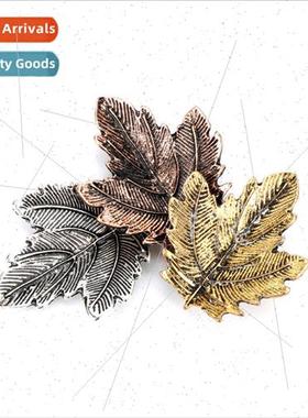 mple vintage three-color maple leaf brooch Christmas brooch