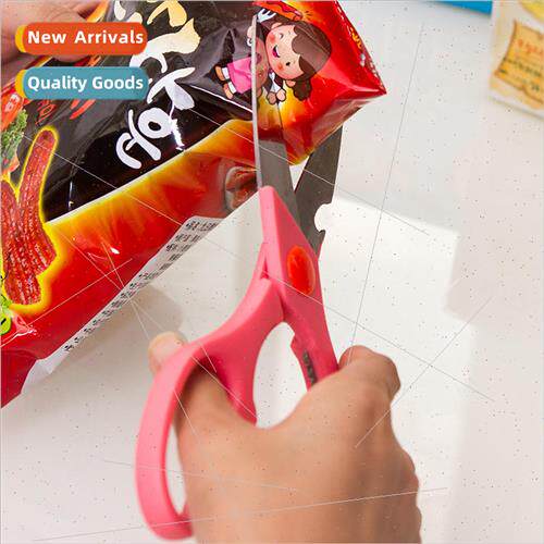 Household multifunctional scissors can open the bottle clip