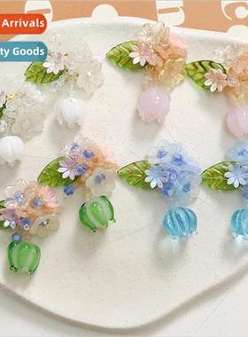 Ancient  flower clusters hairpin flowers green leaves tulip