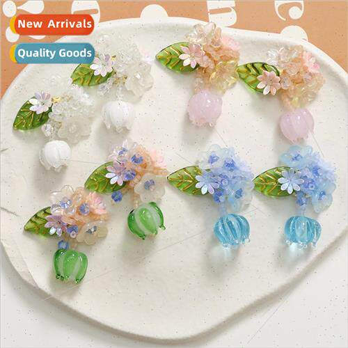 Ancient  flower clusters hairpin flowers green leaves tulip