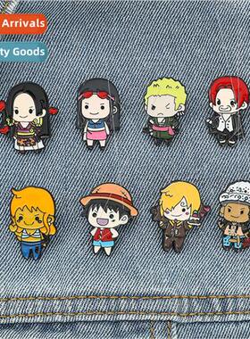 Q  of the King of Thieves around ffy metal brooch anime sail