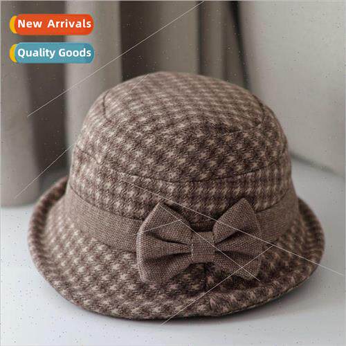 Middle-aged and elderly hat female fall and winter mom warm