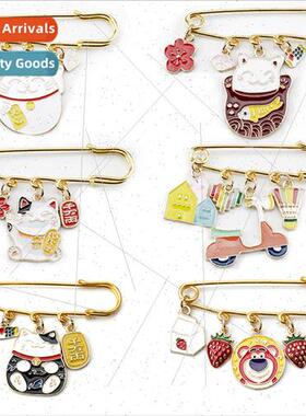 Popular new cute cat pin badge cartoon Winnie the Pooh straw