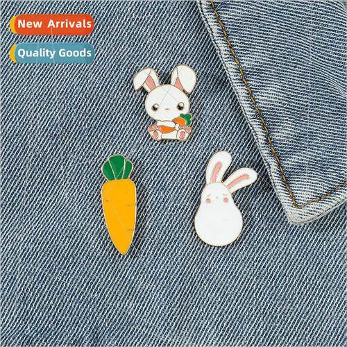 Japanese cute cartoon rabbit brooch carrot rabbit hug carrot