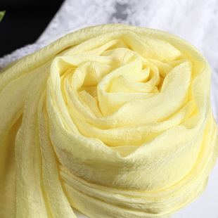 正品2025新款真丝丝巾女长秋冬保暖围巾纯色办公室外搭披肩淡黄色